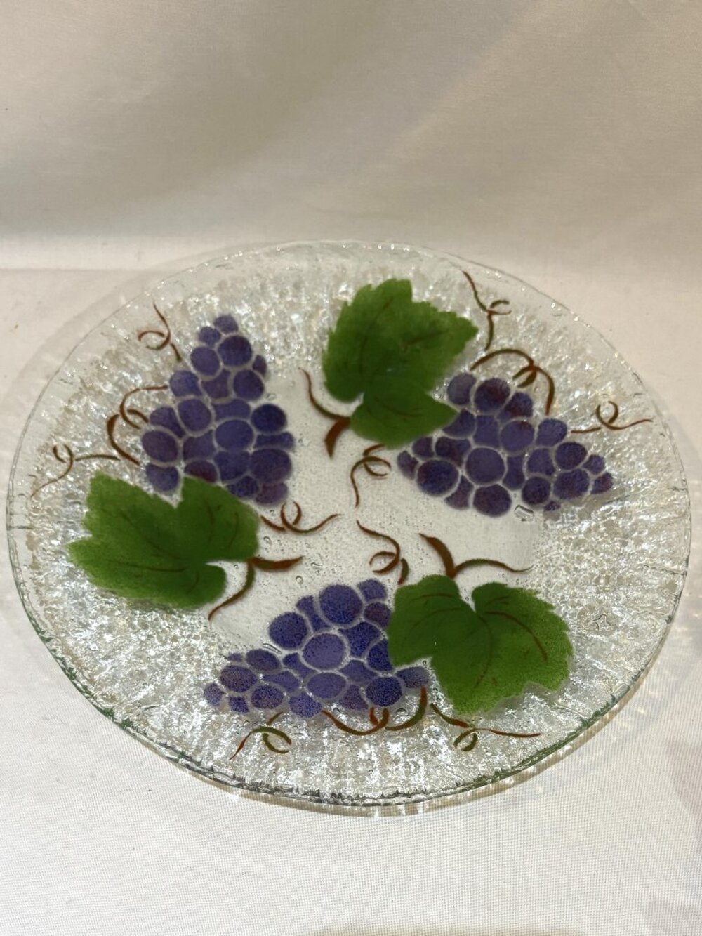 Sydenstricker Art Glass Fused Glass Grape Cluster Grapevine Plate 8 3/8"
